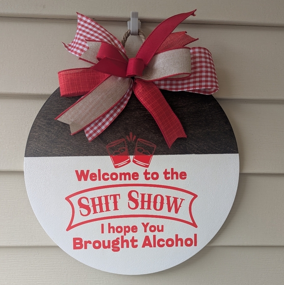 Other - Red and White Welcome Sign with Bows